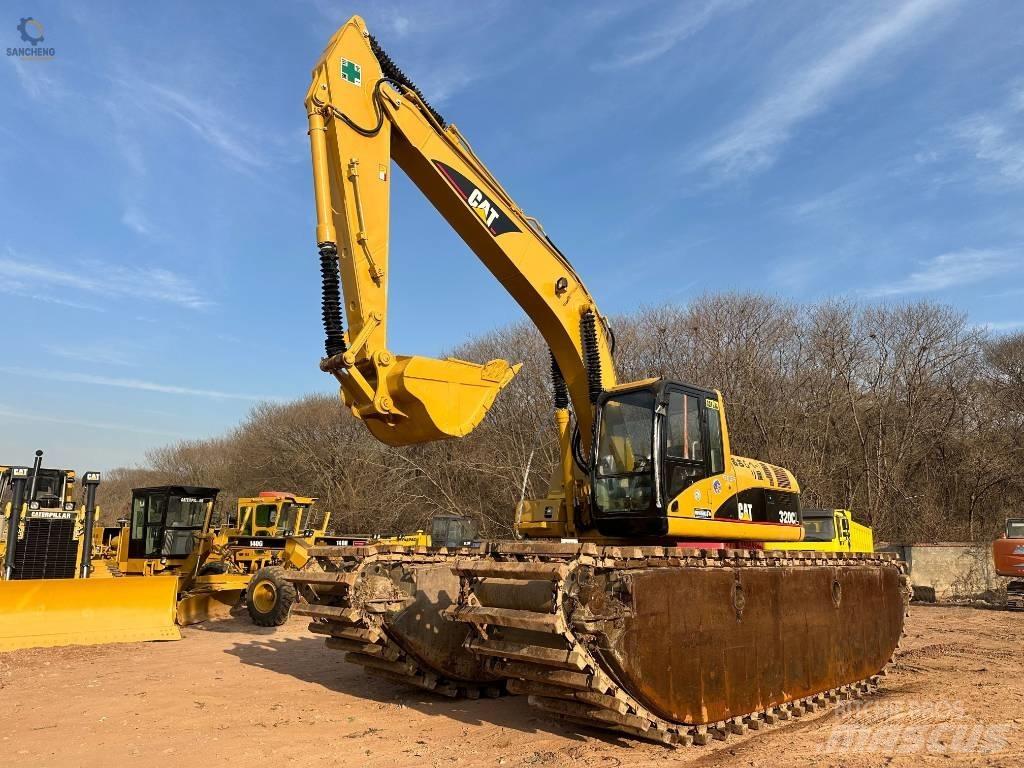 CAT 320 C L Amfibische graafmachines