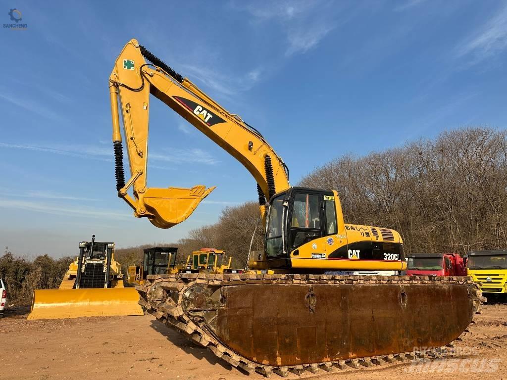 CAT 320 C L Amfibische graafmachines