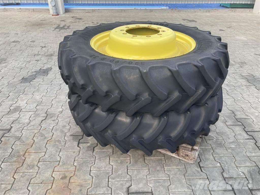 Mitas 320/90R32 Banden, wielen en velgen