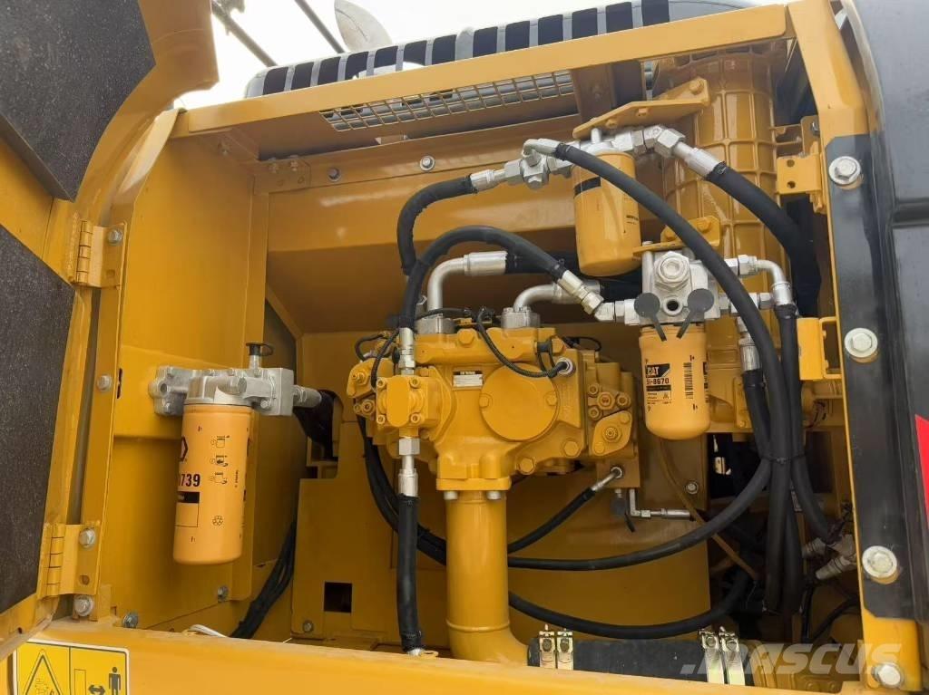 CAT 330 D Rupsgraafmachines