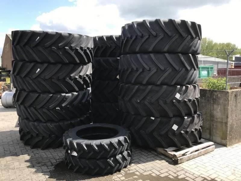 BKT 710/70R38 Banden, wielen en velgen
