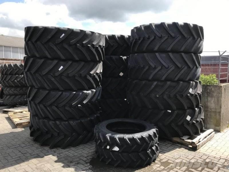BKT 710/70R38 Banden, wielen en velgen
