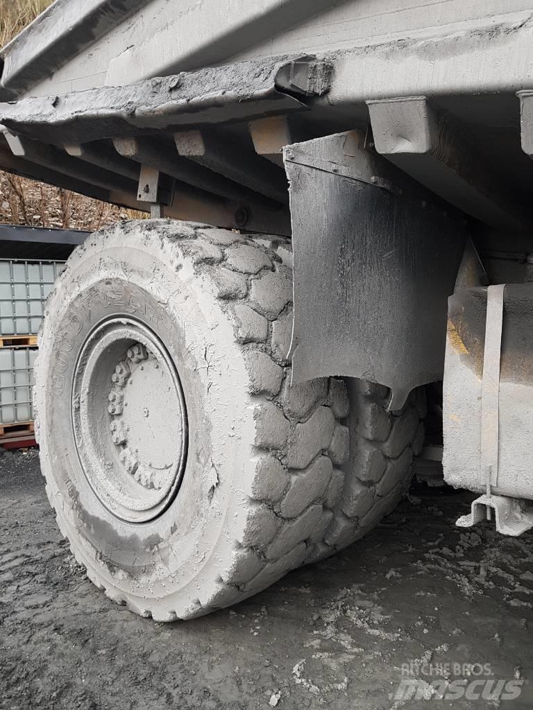 Komatsu HD 465-5 Starre dumpers