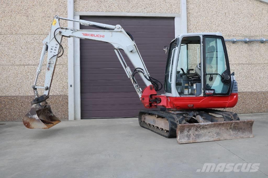 Takeuchi TB 250 Minigraafmachines < 7t