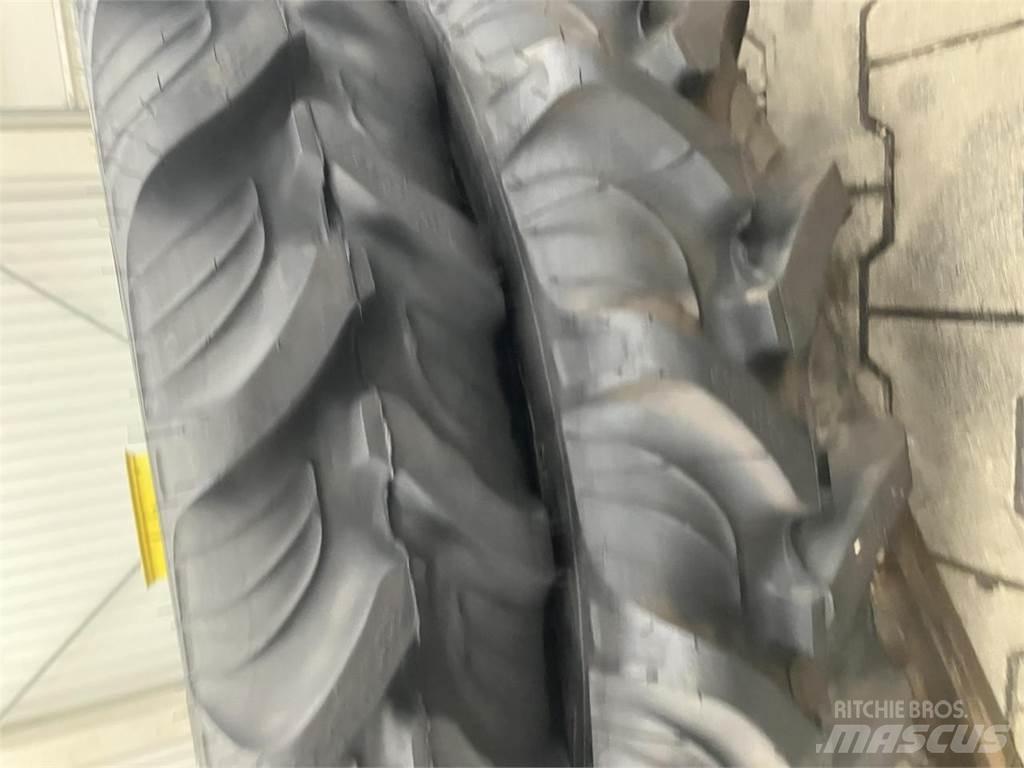 Taurus 230/95R36 Banden, wielen en velgen