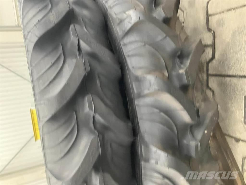Taurus 230/95R36 Banden, wielen en velgen