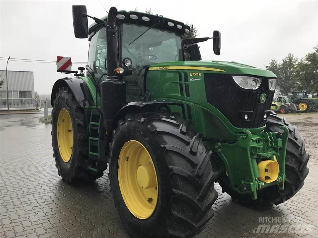 John Deere 6250R Tractoren