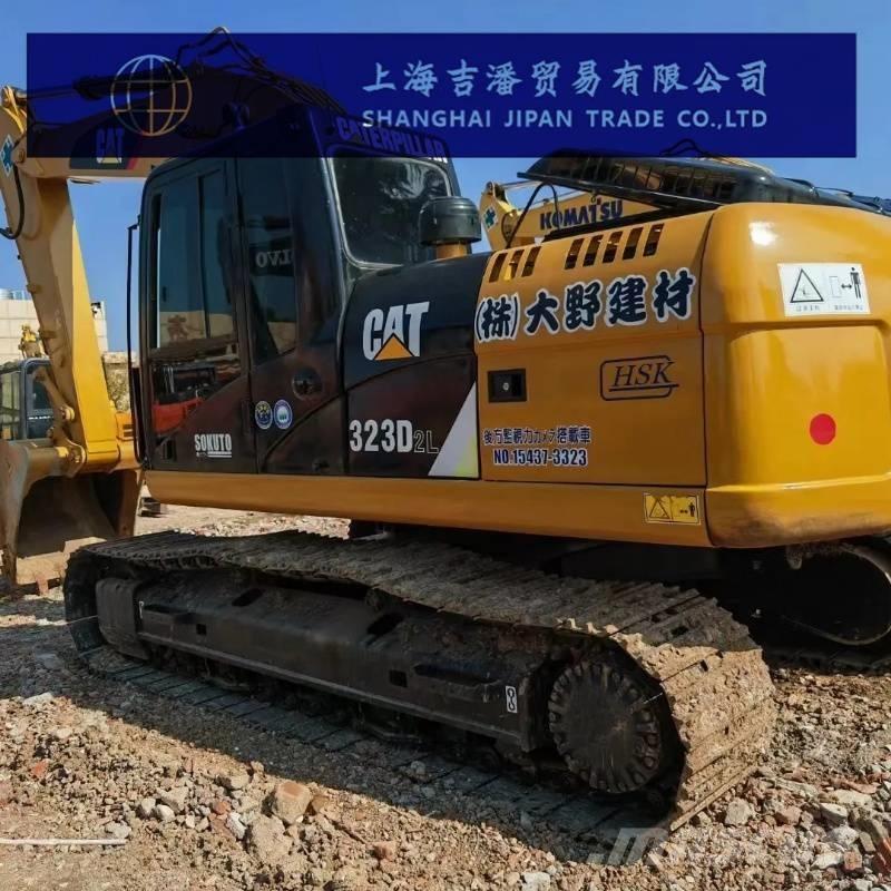 CAT 323 Rupsgraafmachines
