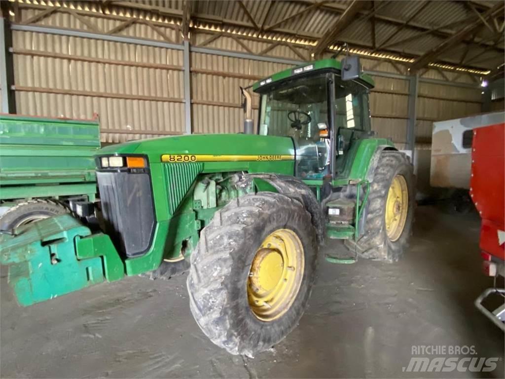 John Deere 8200 Tractoren