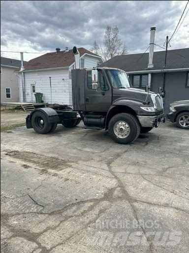 International 4400 Trekkers