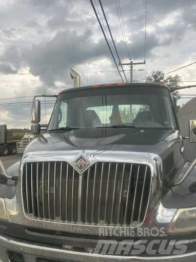 International 4400 Trekkers