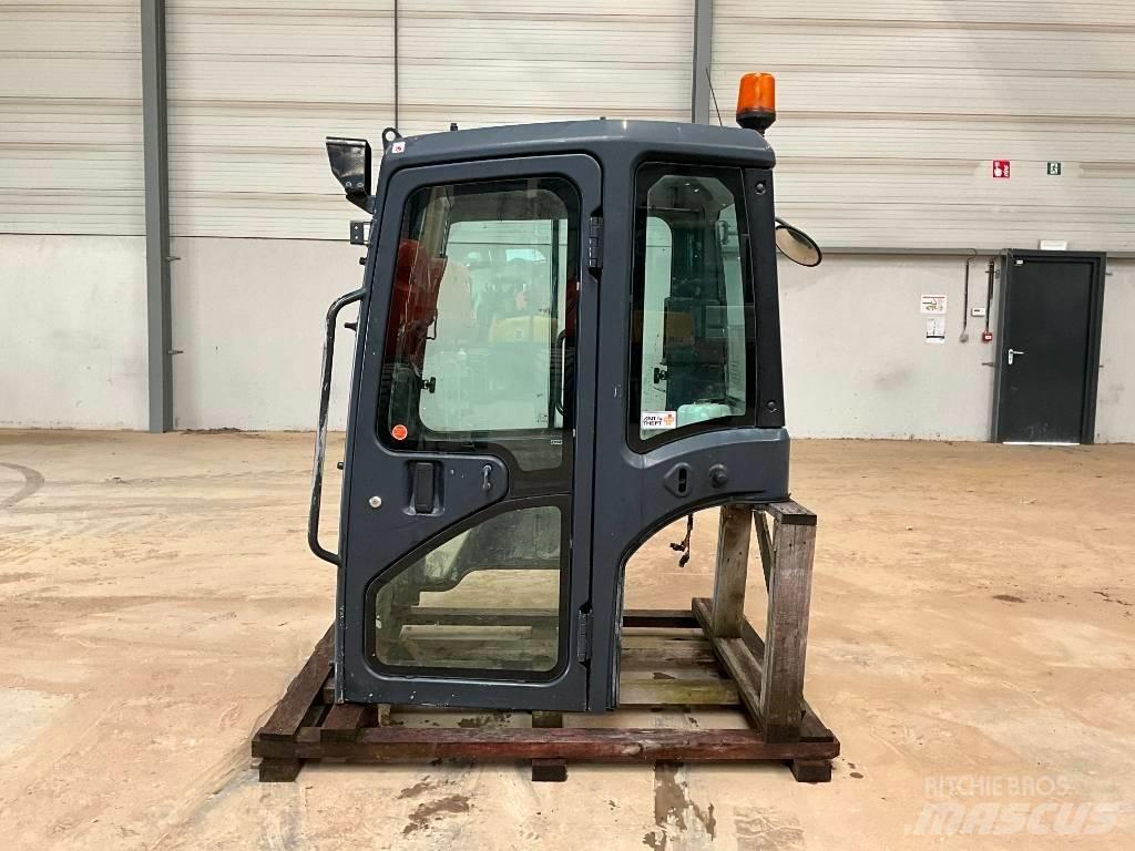Kubota U 48-4 / U 55-4 Cabine en interieur