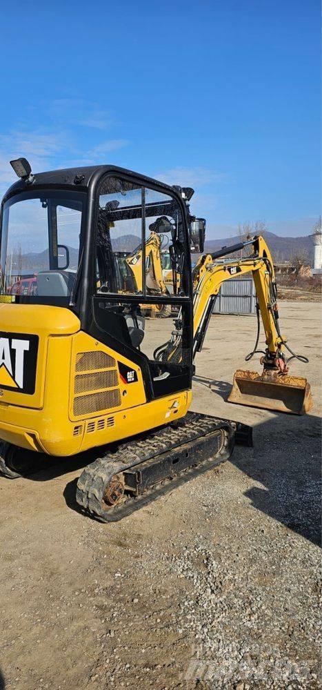 CAT 302.2 D Minigraafmachines < 7t