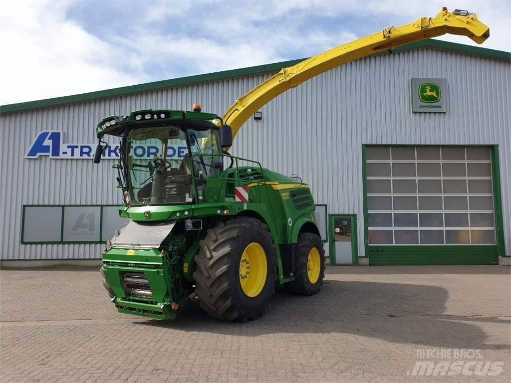 John Deere 8500 Getrokken veldhakselaar