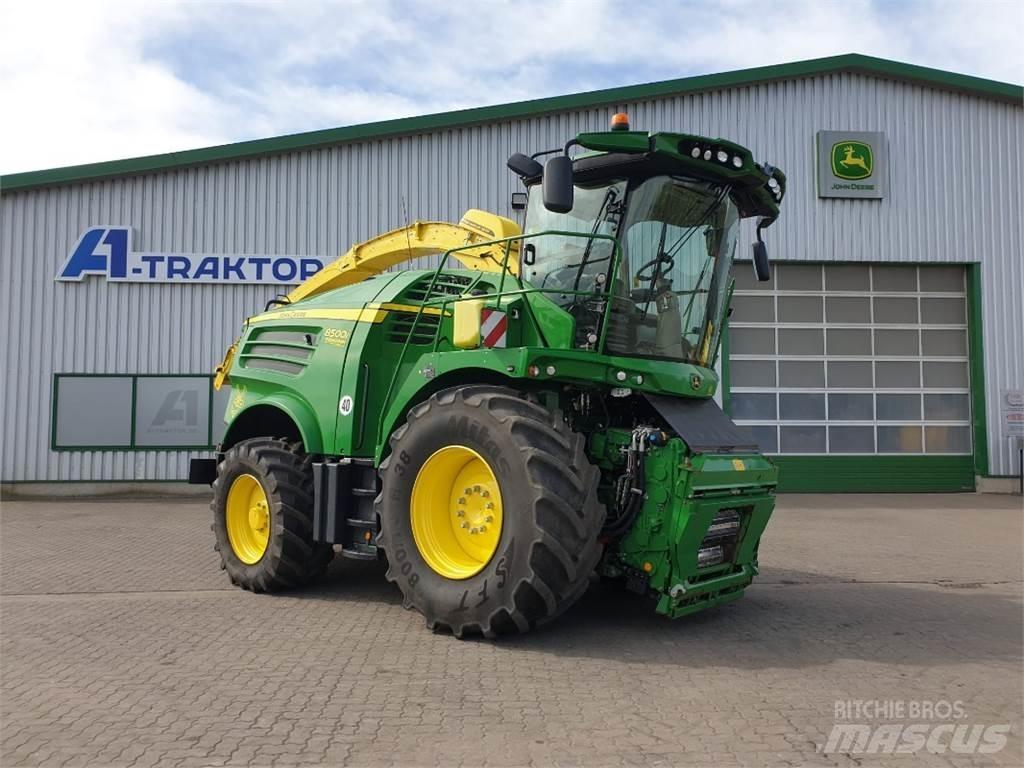 John Deere 8500 Getrokken veldhakselaar