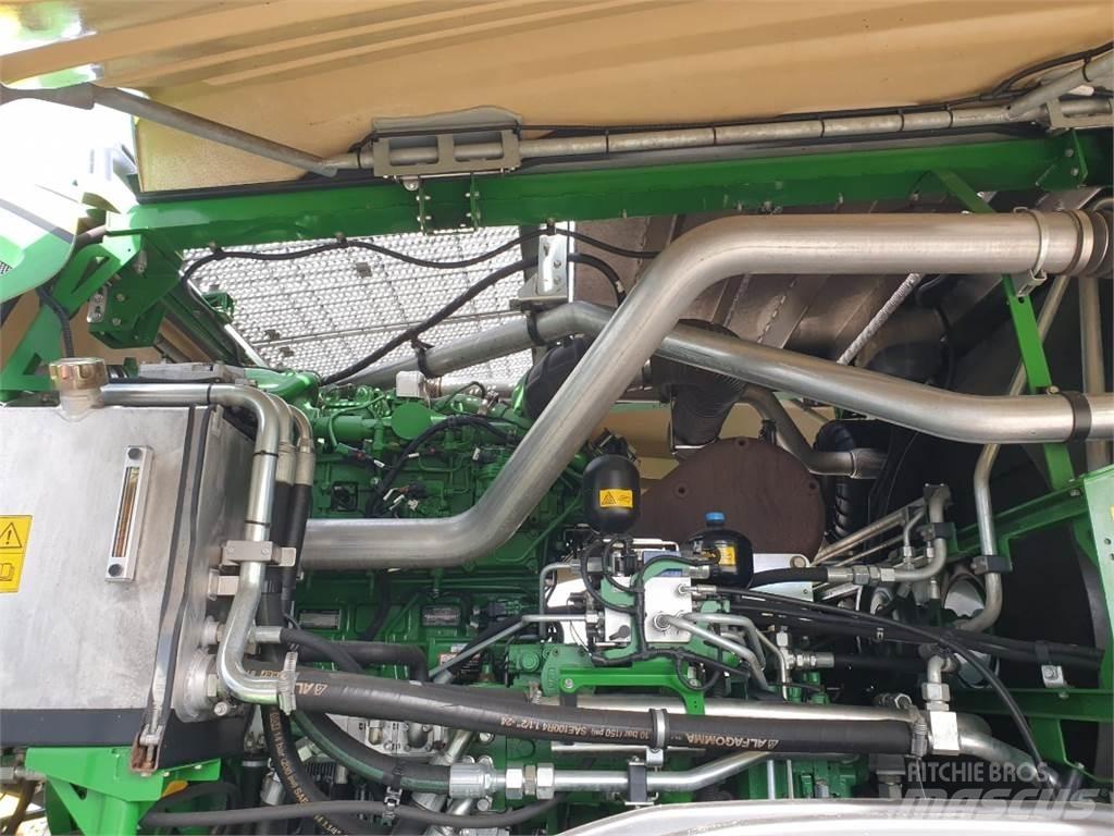 John Deere 8500 Getrokken veldhakselaar