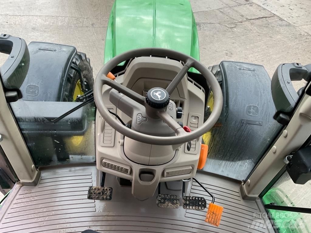 John Deere 6130 M Tractoren