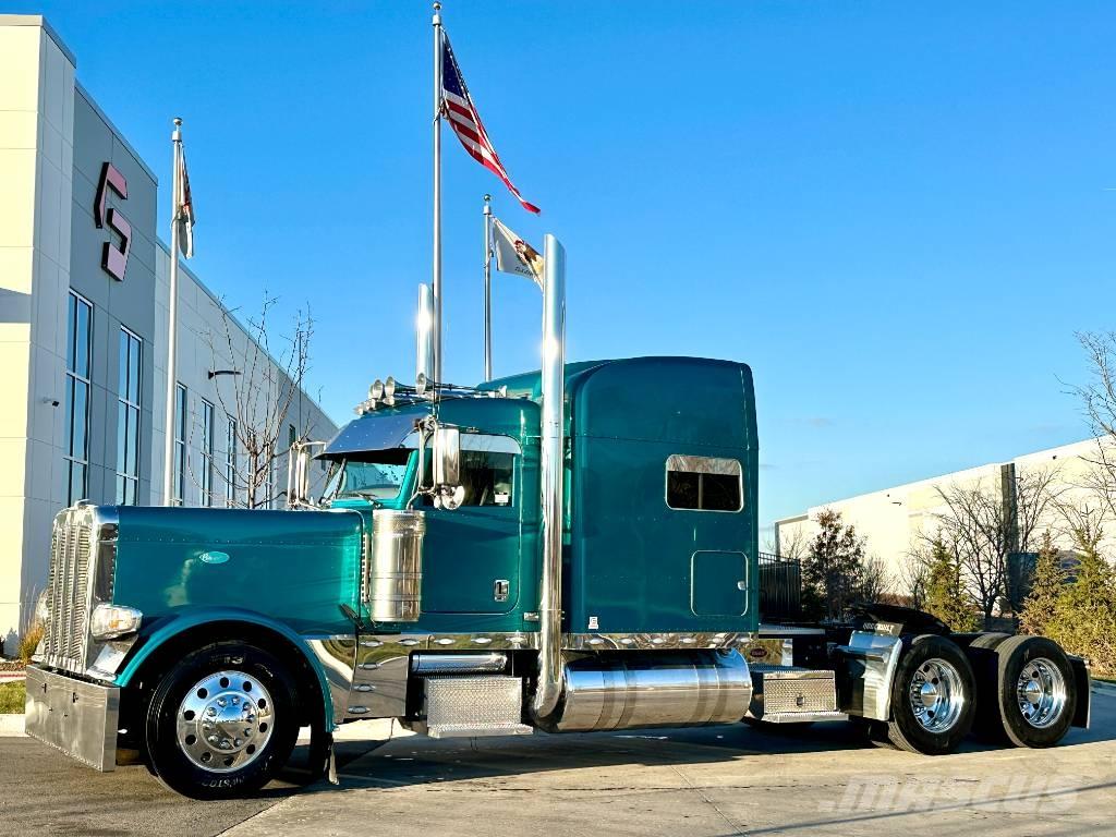 Peterbilt 389 Trekkers