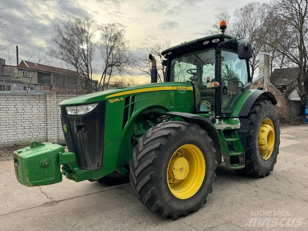 John Deere 8285 R Tractoren