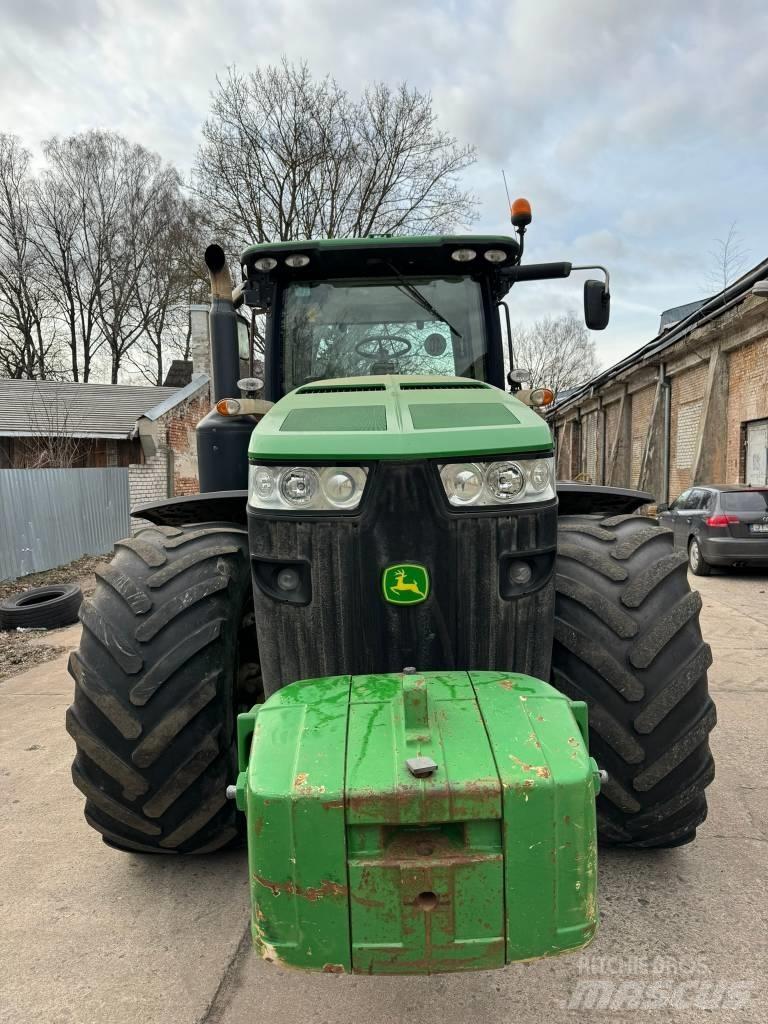 John Deere 8285 R Tractoren