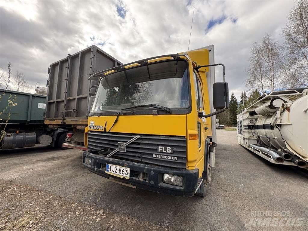 Volvo FL612 Bakwagens met gesloten opbouw