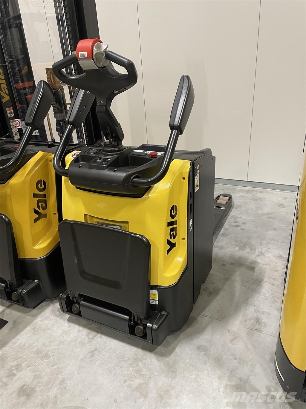 Hyster P2,5S Pallettruck met meerij platform
