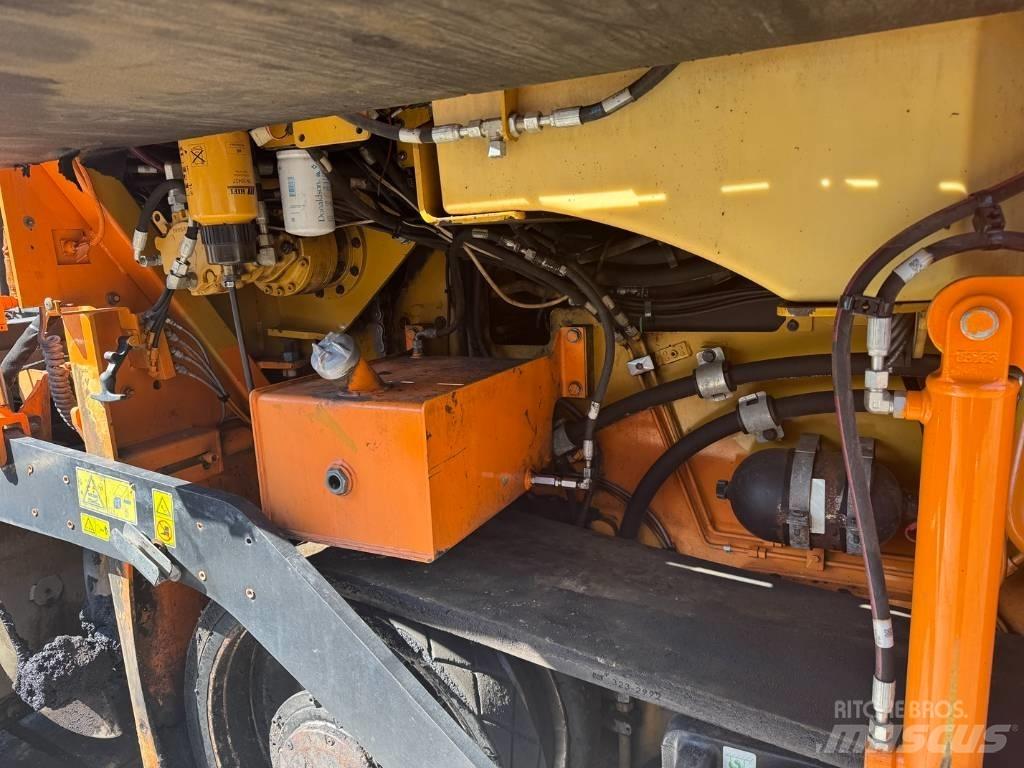 CAT AP 555 E Asfaltafwerkmachines