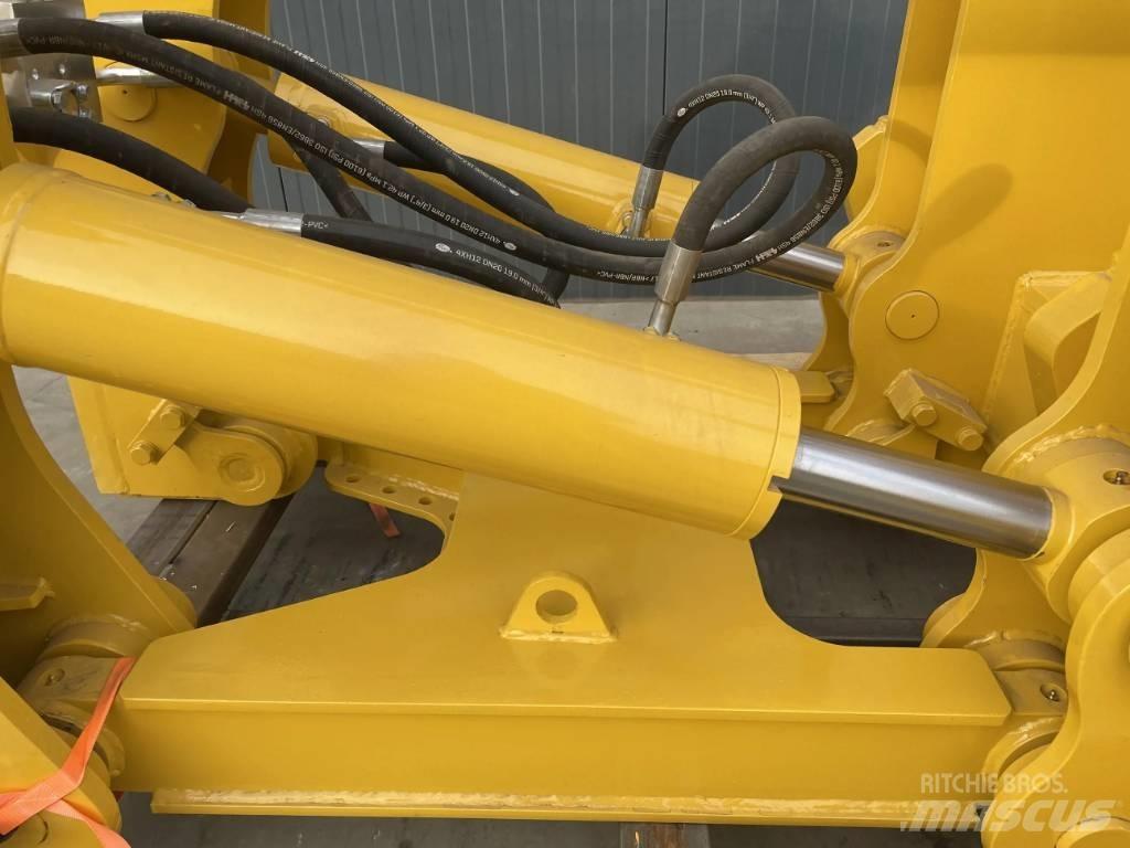 Komatsu D85 Wegopbrekers