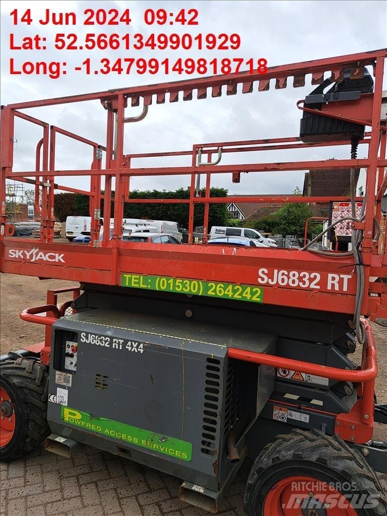 SkyJack SJ 6832 RT Schaarhoogwerkers