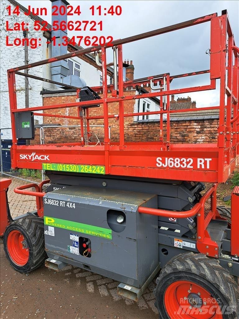 SkyJack SJ 6832 RT Schaarhoogwerkers