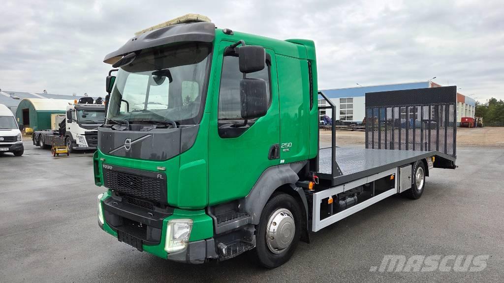 Volvo FL250 4X2 Vrachtwagen met vlakke laadvloer en lier