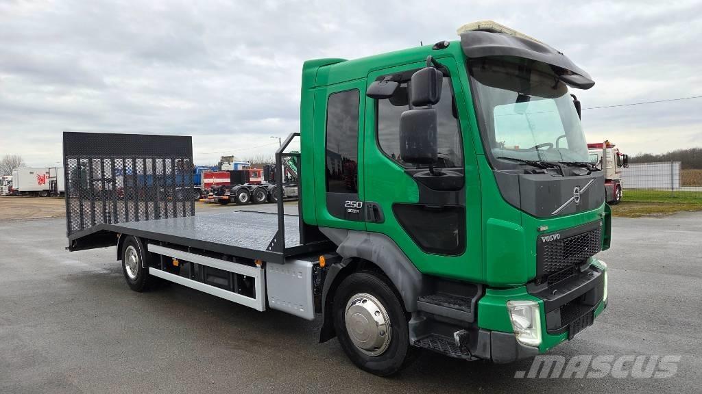 Volvo FL250 4X2 Vrachtwagen met vlakke laadvloer en lier