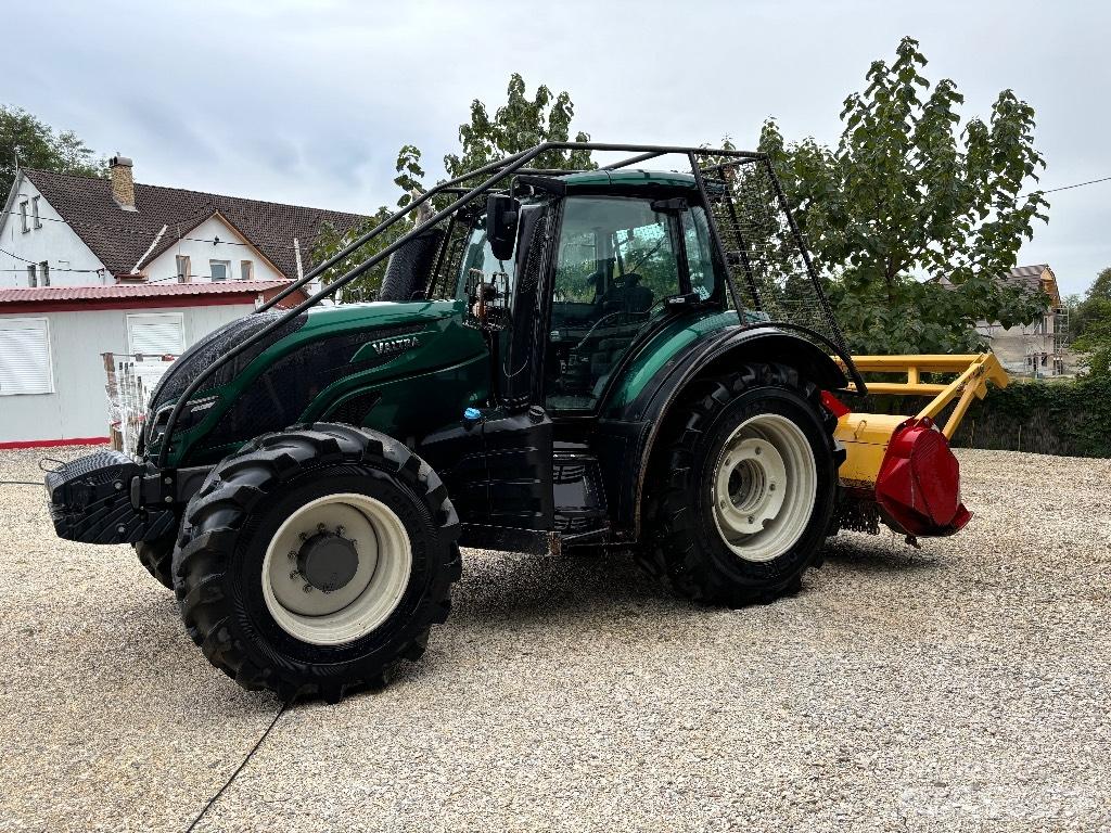 Valtra T 174 Tractoren