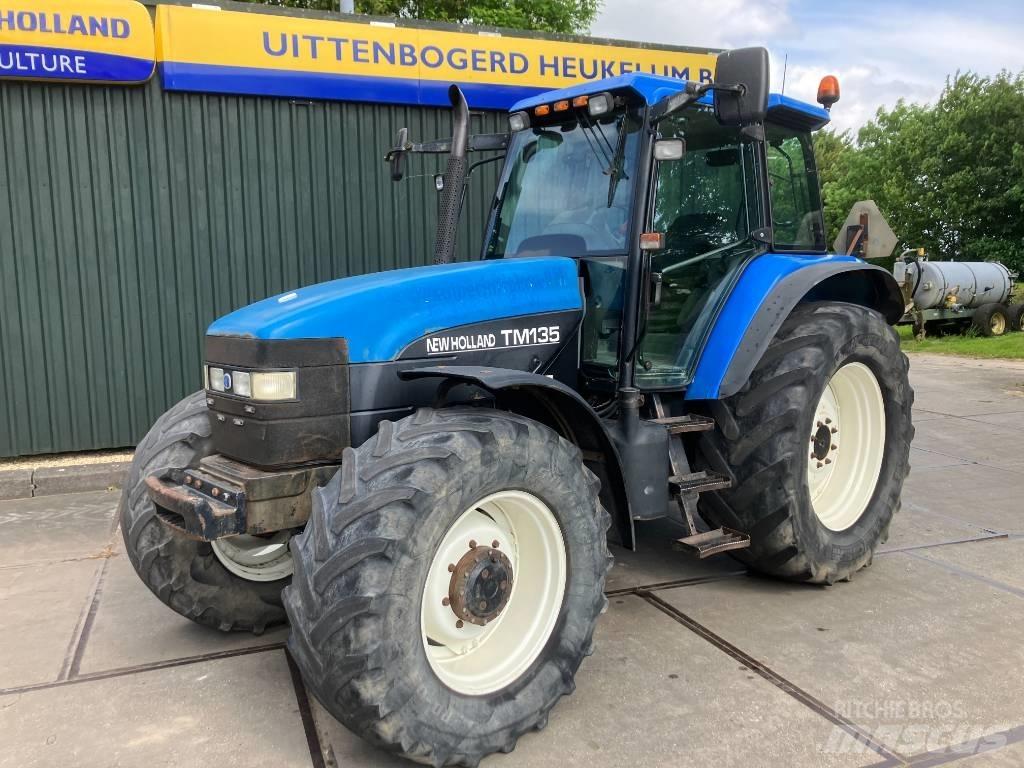 New Holland TM 135 Tractoren