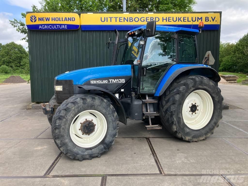 New Holland TM 135 Tractoren
