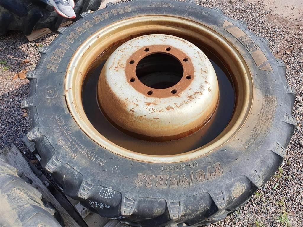 BKT 270/95R32 x2 Banden, wielen en velgen