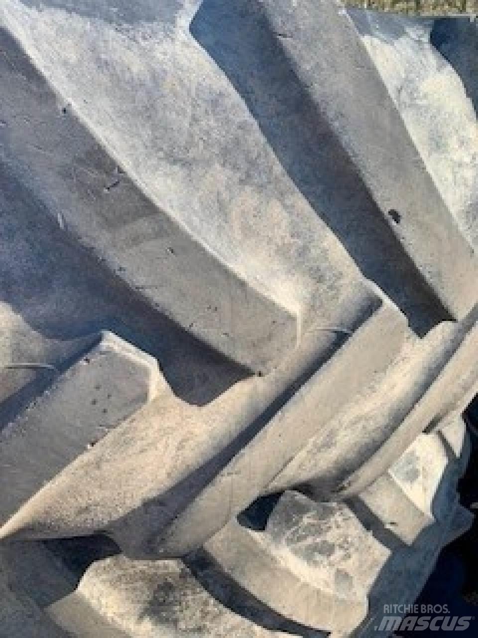 Mitas 680/80R42 Banden, wielen en velgen