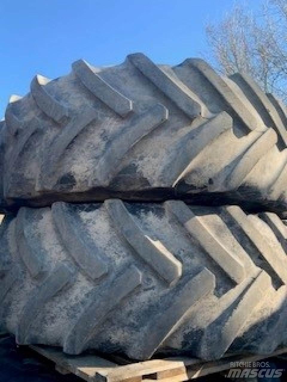 Mitas 680/80R42 Banden, wielen en velgen
