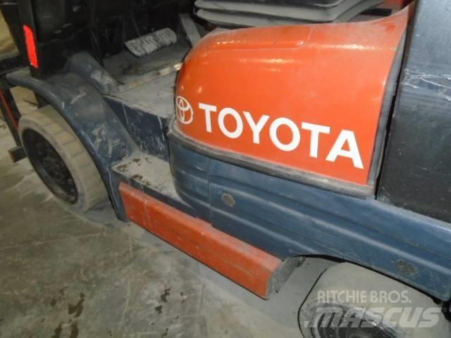 Toyota 52-6 FG U 30 Vorkheftruck voor zwaar terrein