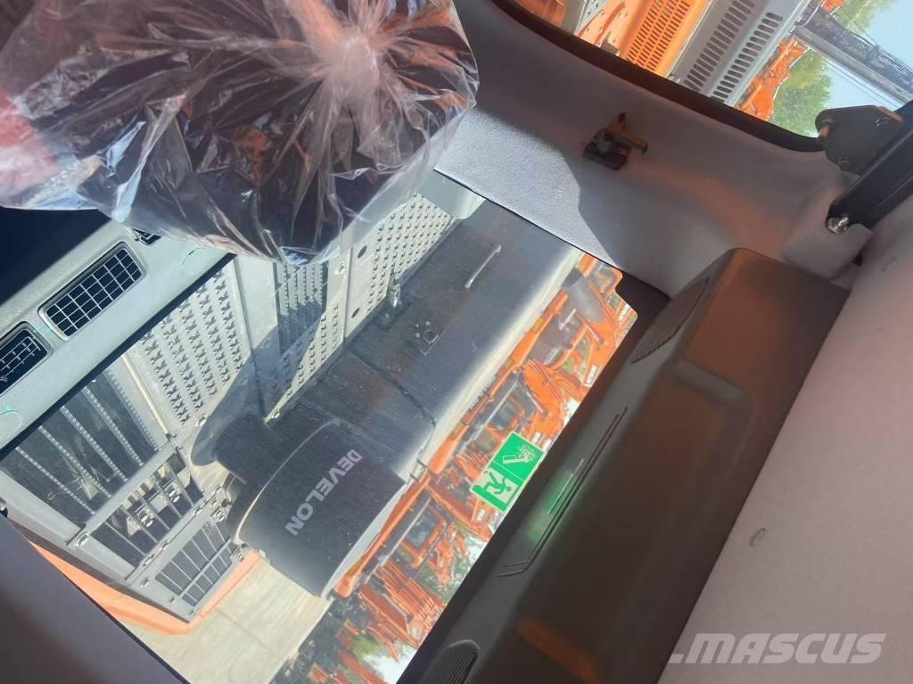 Develon DX 450 Rupsgraafmachines