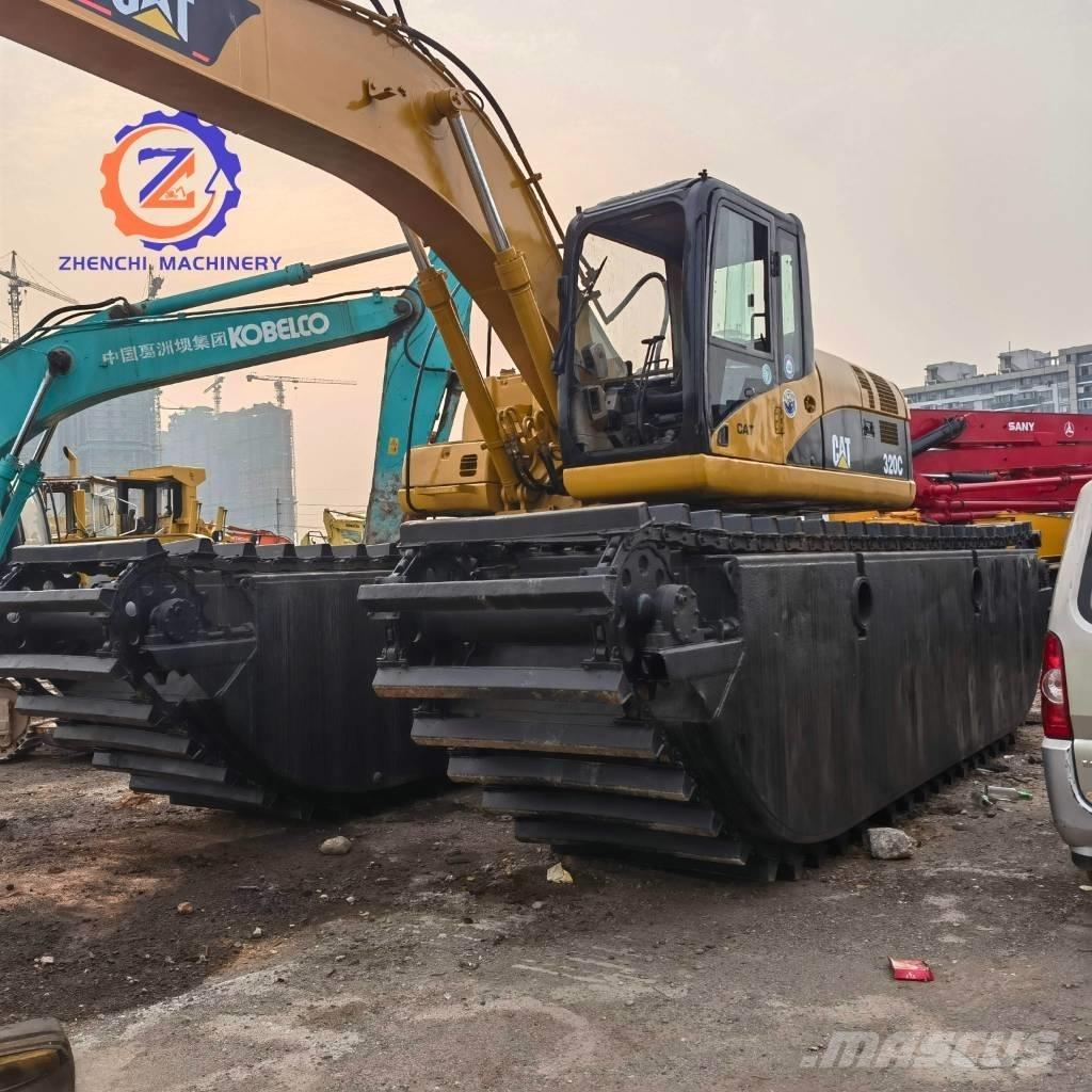 CAT 320 C Amfibische graafmachines