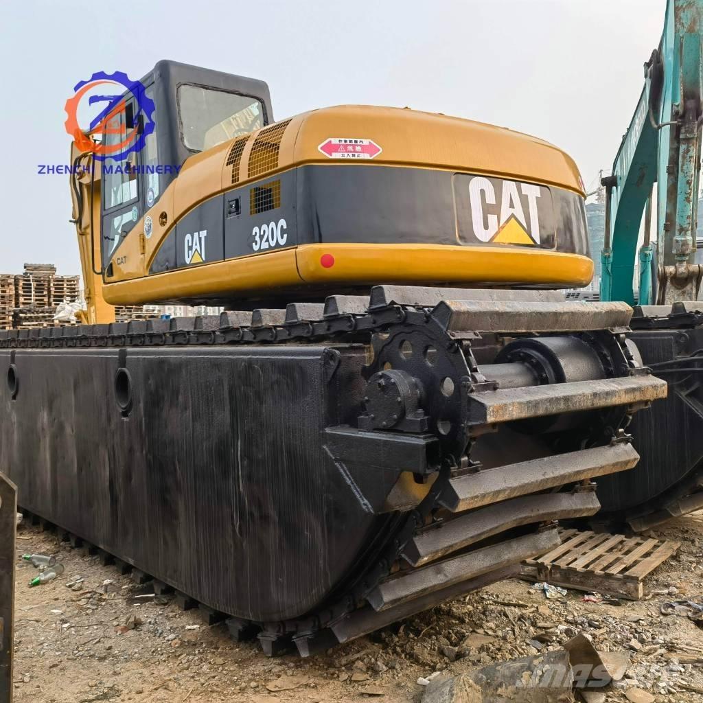 CAT 320 C Amfibische graafmachines