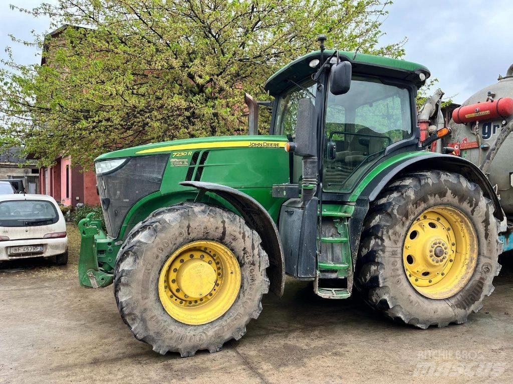 John Deere 7230 R Tractoren