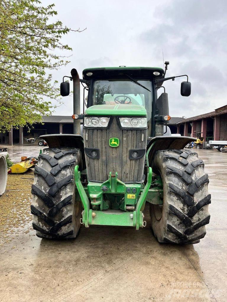 John Deere 7230 R Tractoren