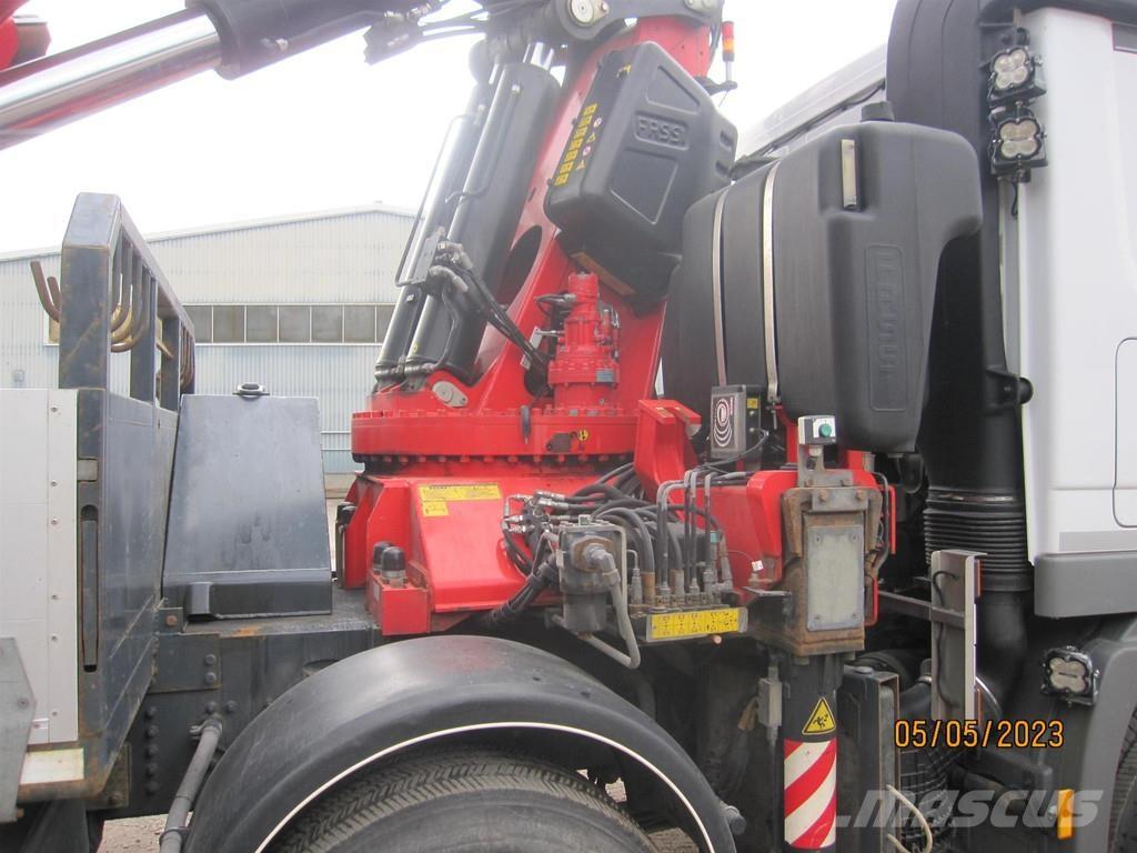 Sisu Polar Vlakke laadvloer met kraan