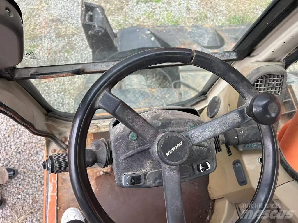 Doosan DH 210 W Wielgraafmachines