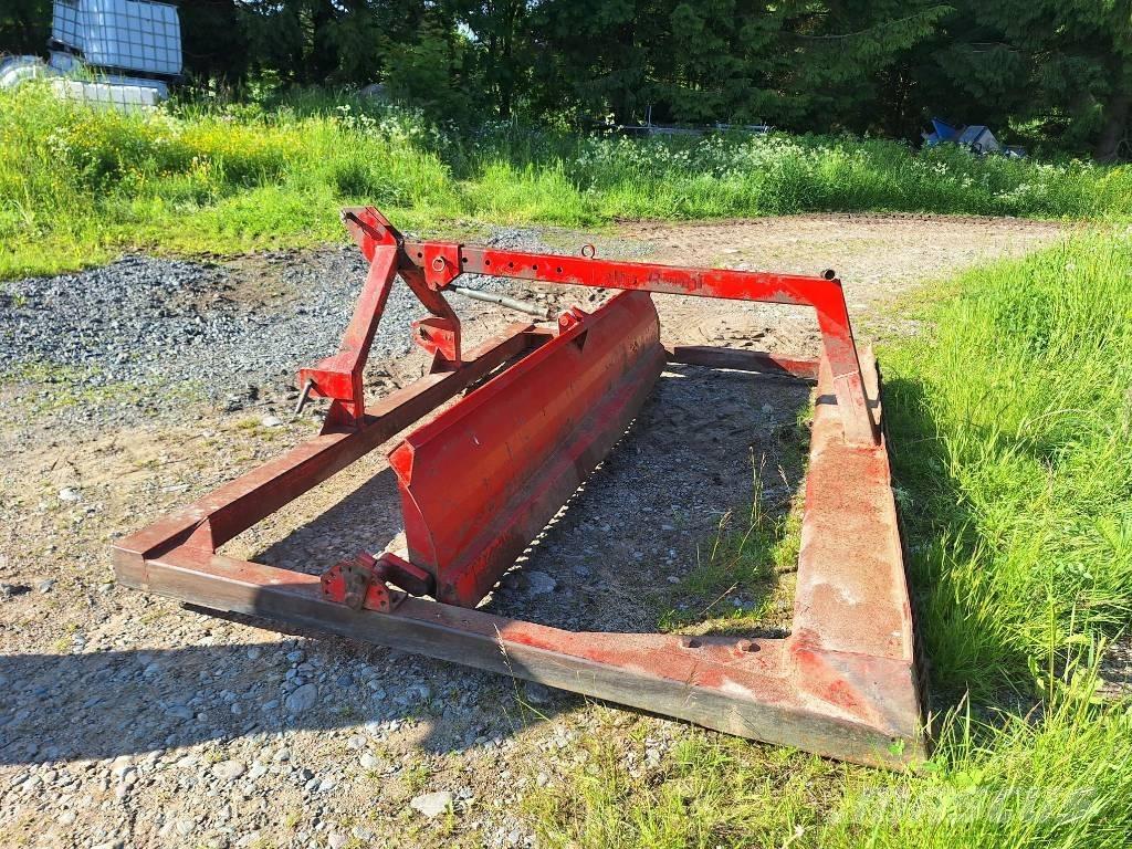Runni Peltolana 300 Grondschaven