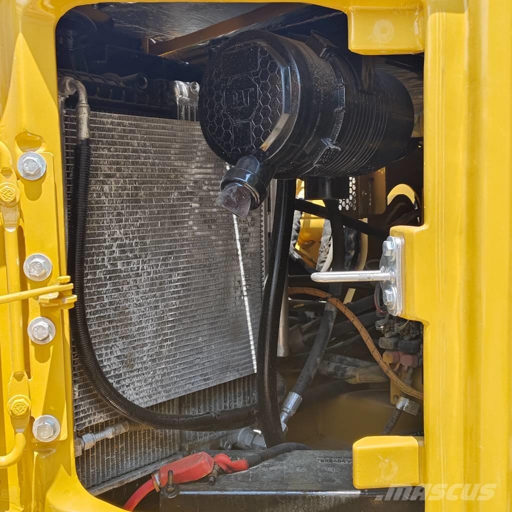CAT 310 Rupsgraafmachines