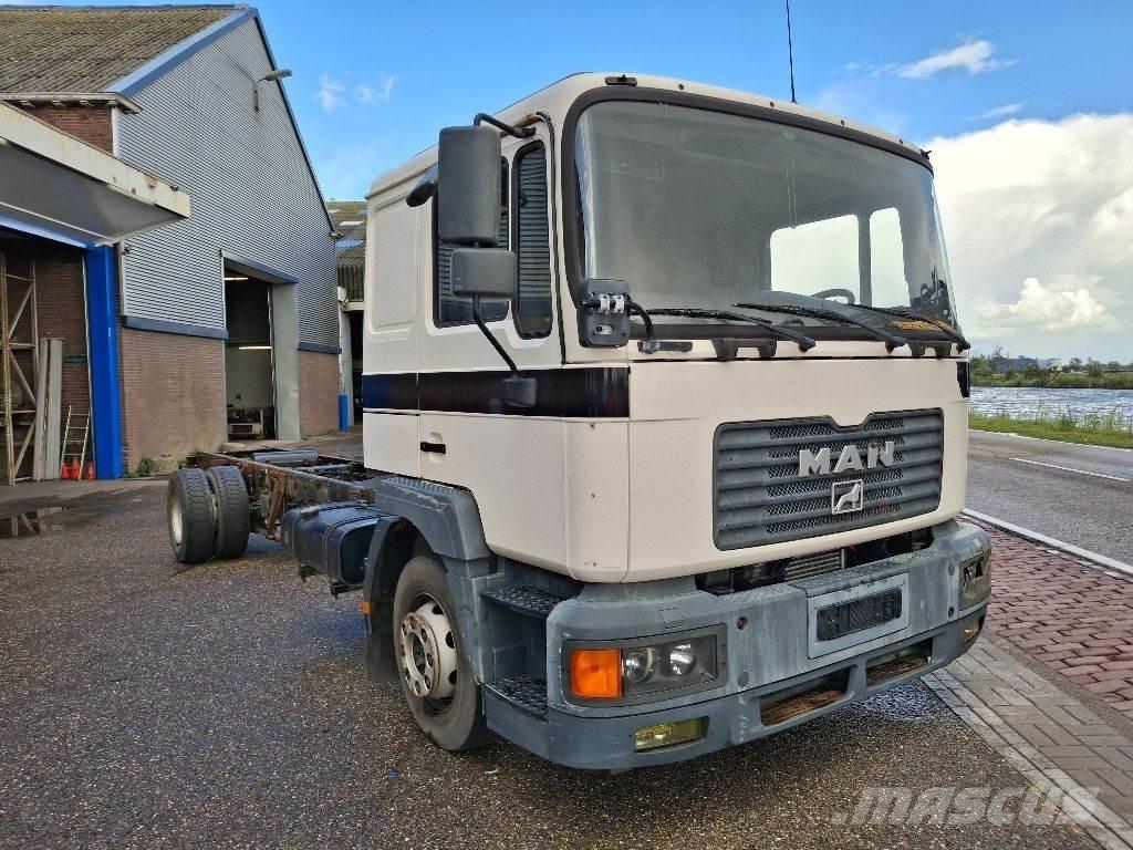 MAN 14.220 Chassis met cabine