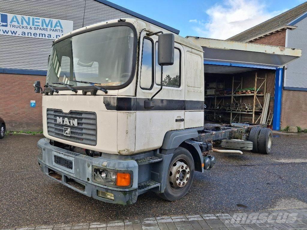 MAN 14.220 Chassis met cabine